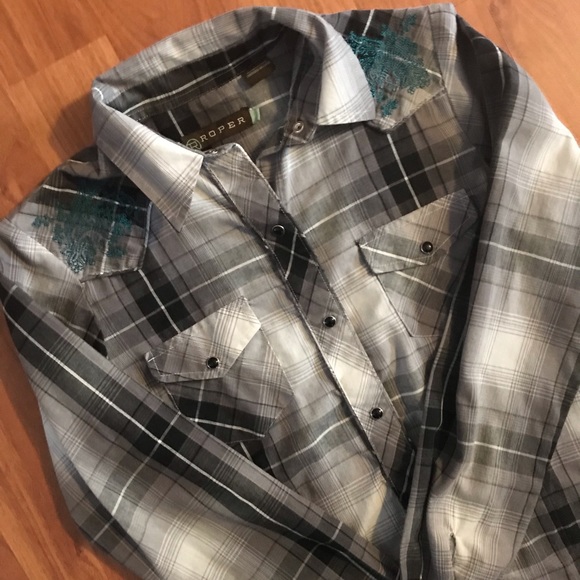 Women’s Roper Flannel- Small - Picture 2 of 6